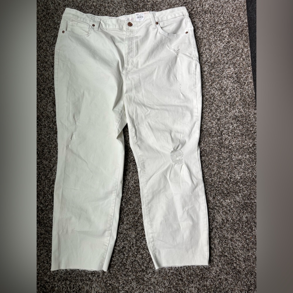 NWT LC Super High- Rise
Slim Straight White Pants. Size 20W